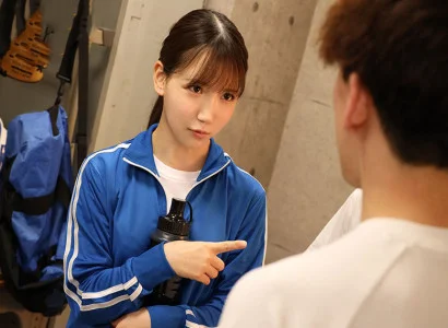các chàng trai trong câu lạc bộ bóng đá cùng lúc quan hệ với cô gái xinh
