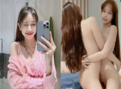Lâm Thái Vy cùng cô bạn thân móc bím trên sóng phát trực tiếp