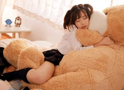 Trời đang mưa to làm tôi phải nán lại
